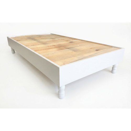 cama_individual_clasica_color_blanco_pata_torneada_en_monterrey